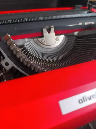 Máquina de escrever Olivetti Lettera 40