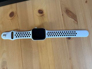 Apple Watch SE 44mm Nike