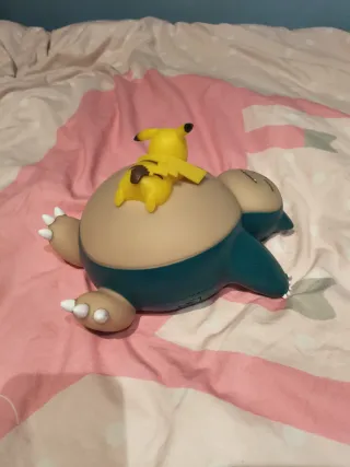 Lámpara Snorlax con Pikachu
