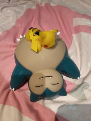 Lámpara Snorlax con Pikachu