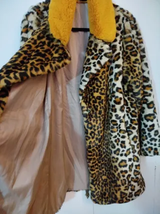 Abrigo estampado animal print