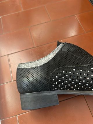 Scarpe donna nere con borchie argento 37