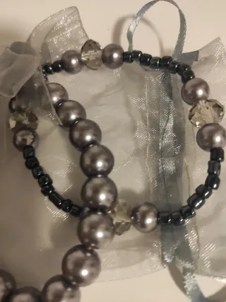 Pulsera de perlas y cuentas