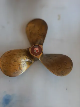 Elica in ottone decorativa