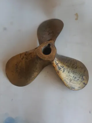 Elica in ottone decorativa