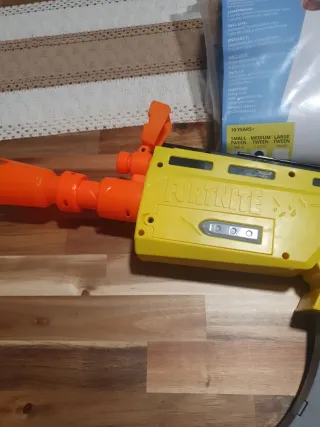 Disfraz Fortnite Raptor y Nerf
