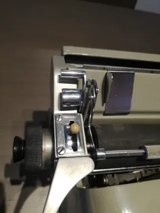 Máquina de escribir Hispano Olivetti Lexicon 80