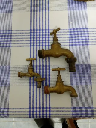 Lote 3 grifos antiguos latón