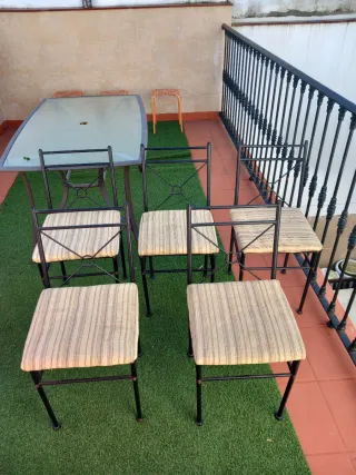 Juego de 5 Sillas Metálicas con Cojín