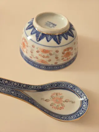 Cuenco y cuchara de porcelana china
