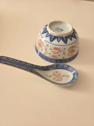 Cuenco y cuchara de porcelana china