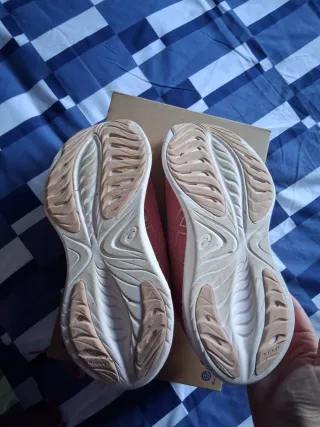 Zapatillas Asics gel Cumulus rosas y blancas