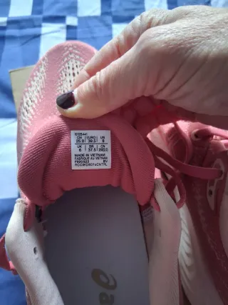 Zapatillas Asics gel Cumulus rosas y blancas