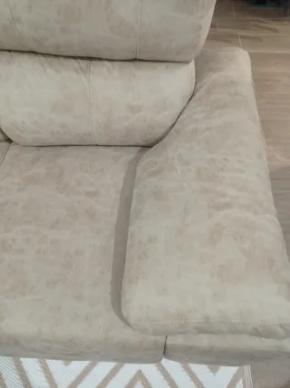 Divano 2 e 3 posti beige scuro. Perfetto stato