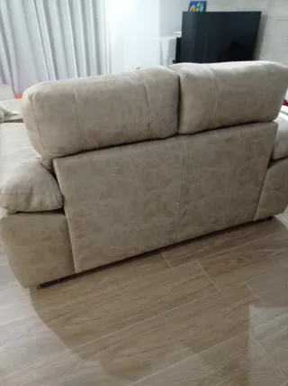 Divano 2 e 3 posti beige scuro. Perfetto stato