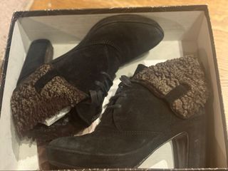 Botines Homers negros  de piel con borreguito