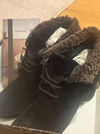 Botines Homers negros  de piel con borreguito