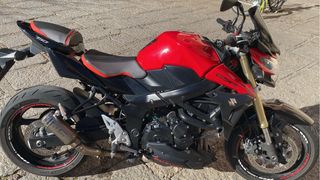 Suzuki GSR 750