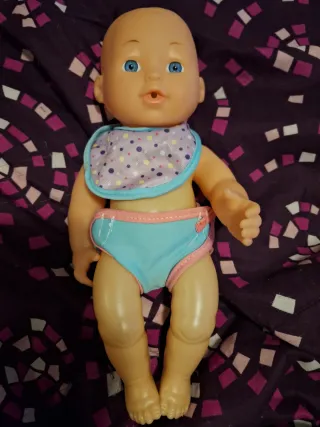 Muñeco Nenuco bebé con babero y pañal