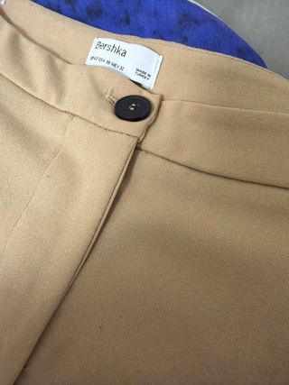 Pantalón de vestir Bershka beige