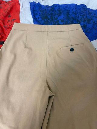 Pantalón de vestir Bershka beige