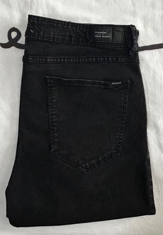 Pantalón vaquero Pull&Bear negro desgastado