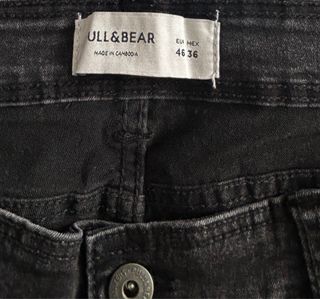 Pantalón vaquero Pull&Bear negro desgastado