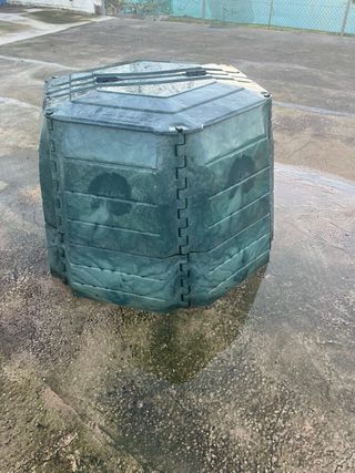 Compostador de jardín hexagonal verde