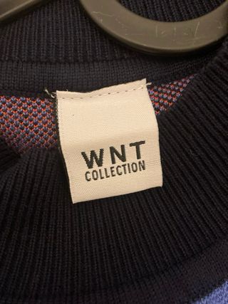 Jersey estampado azul, negro y rojo