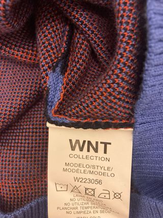 Jersey estampado azul, negro y rojo