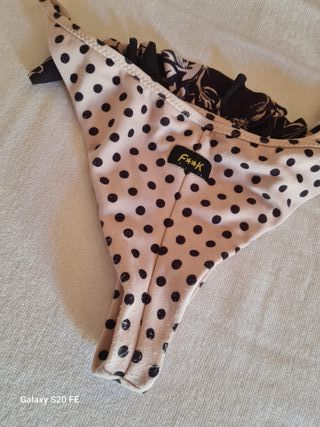 Bikini de playa lunares