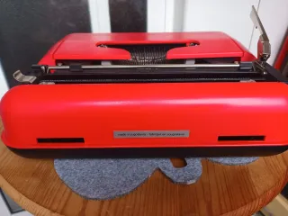 Máquina de escrever Underwood 319 Vermelha