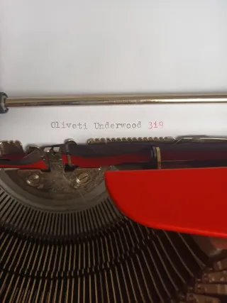 Máquina de escrever Underwood 319 Vermelha