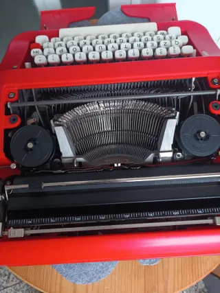 Máquina de escrever Underwood 319 Vermelha