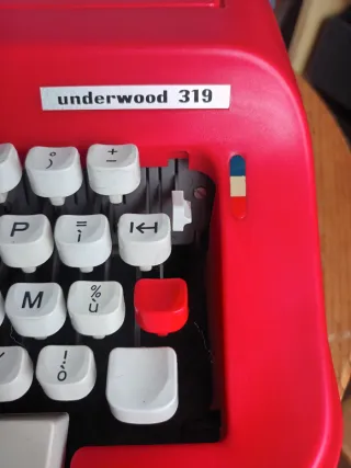 Máquina de escrever Underwood 319 Vermelha