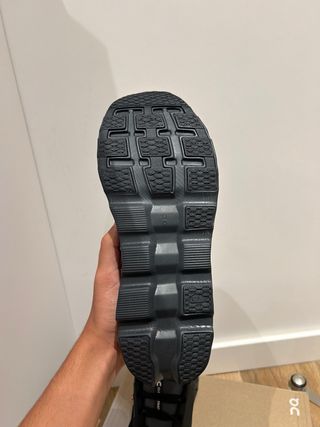 Zapatillas On Running Negras y Grises