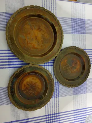 Lote 3 platos antiguos de bronce. Mde in Hong Kon.