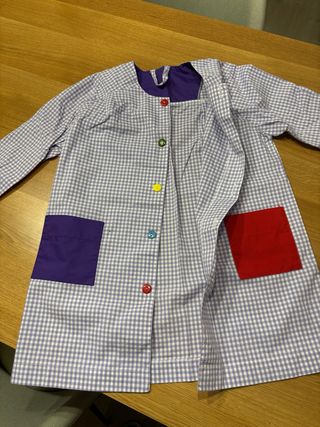 Bata escolar lila cuadros talla 6