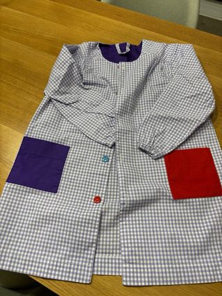 Bata escolar lila cuadros talla 6