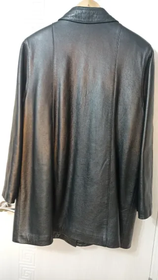 Chaquetón de piel negro