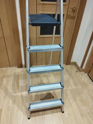 Escalera aluminio 5 peldaños