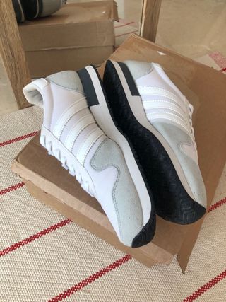 Zapatillas Adidas Blancas y Grises