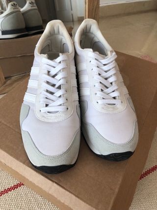 Zapatillas Adidas Blancas y Grises