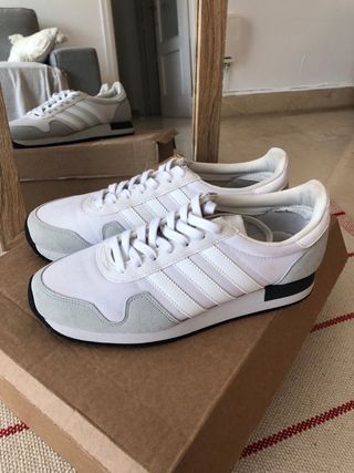 Zapatillas Adidas Blancas y Grises