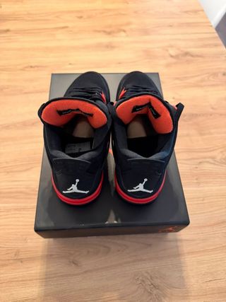 Jordan 4 Retro Red Thunder Talla 40
