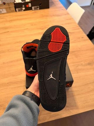 Jordan 4 Retro Red Thunder Talla 40