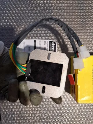 Regolatore Tensione DZE REG 172308 Honda VFR