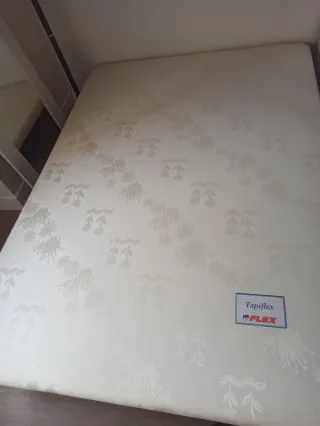 Colchón y base tapizada 135cm