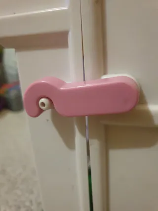 Casa de muñecas rosa y blanca sonido y luz vacia