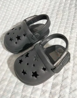 Scarpine nere con stelle numero 17